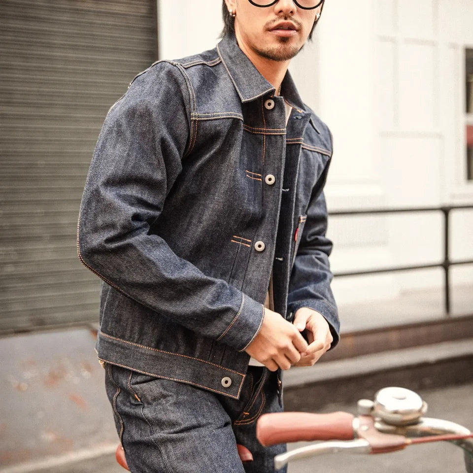 Men's denim jacket in dark blue, featuring button closure and classic design for a stylish look.