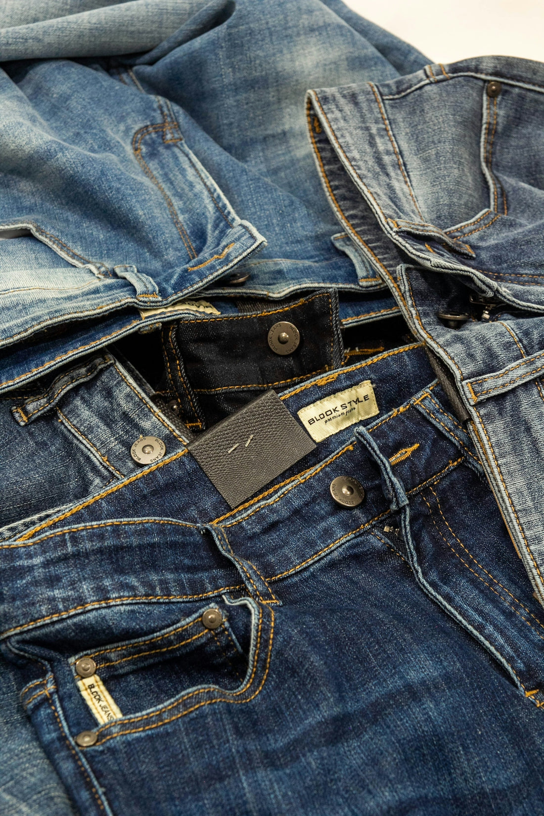 a close up of a pair of blue jeans