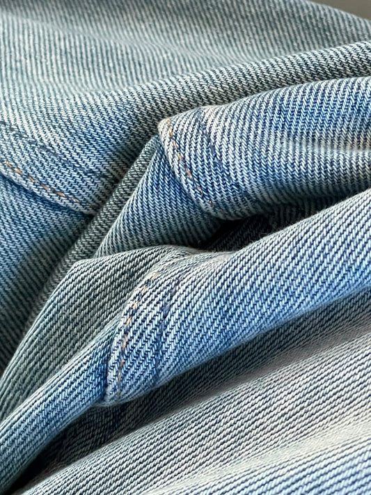 A close up of a pair of blue jeans