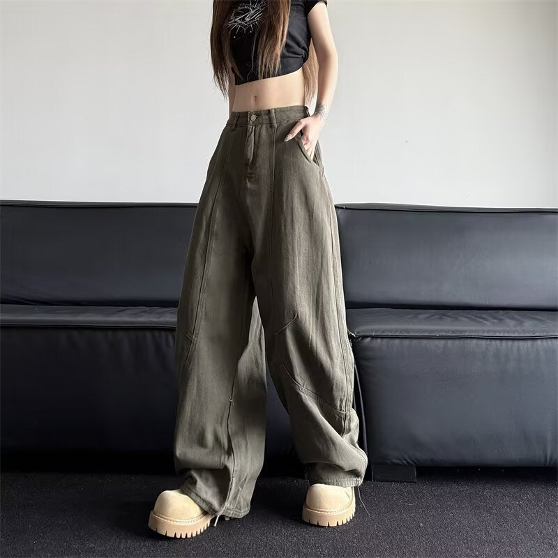 Silhouette Design Curved Knife Jeans