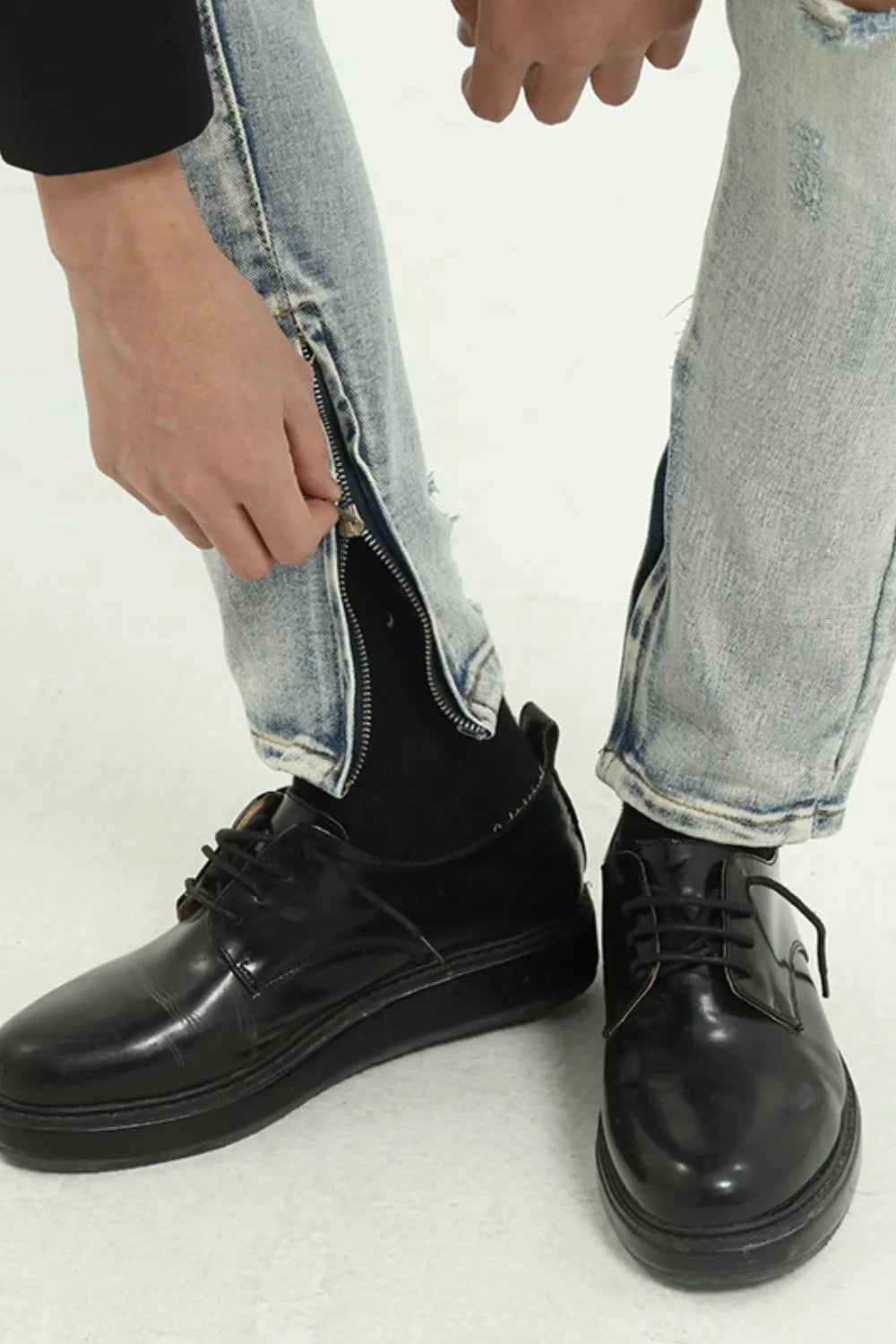 Pocketed Distressed Jeans with Side Zip