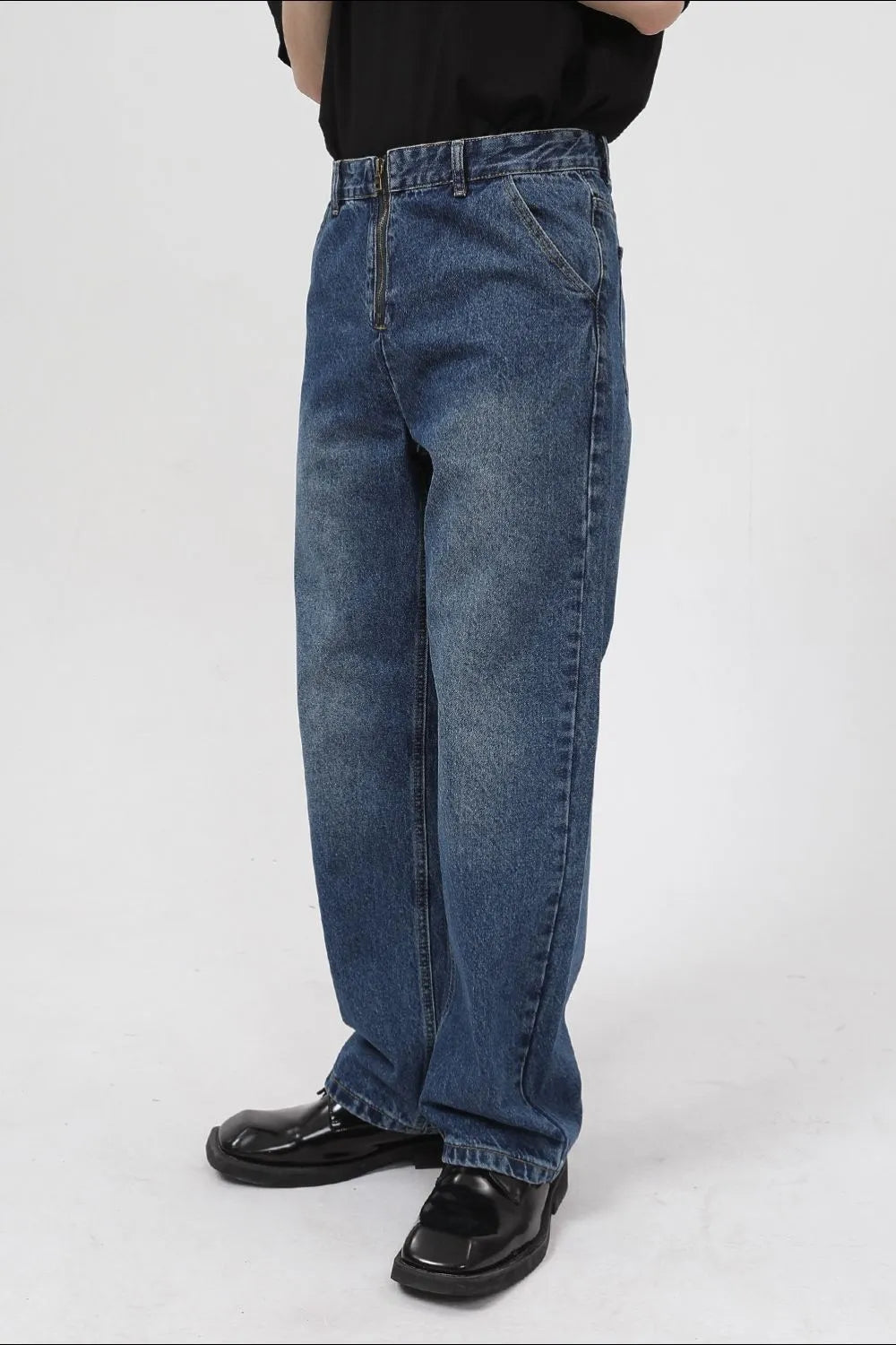 Mid Rise Baggy Jeans with Pockets