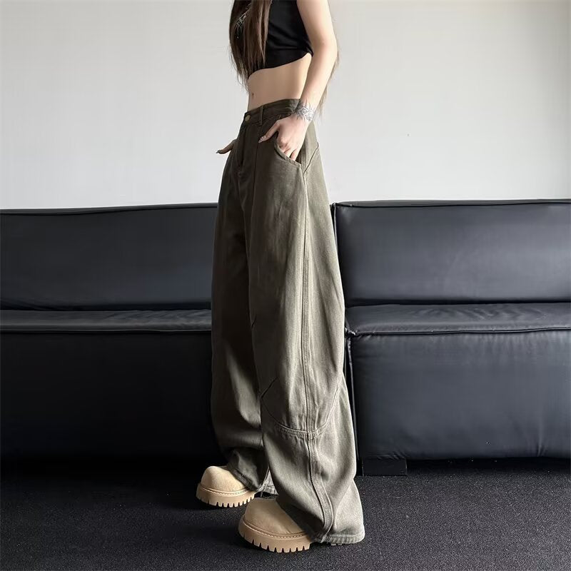 Silhouette Design Curved Knife Jeans