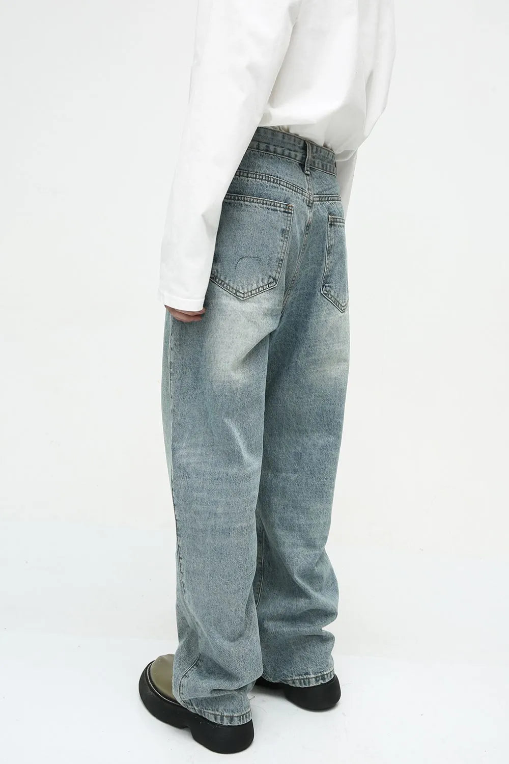 Premium Mid Rise Jeans with Pockets