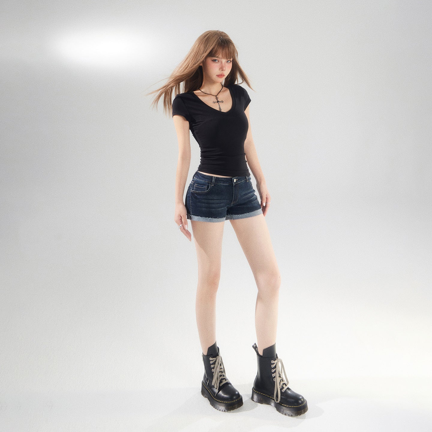 Women's Low Waist Cuffed Elastic Denim Shorts for Summer