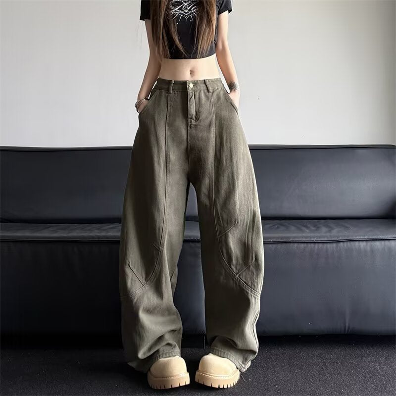 Silhouette Design Curved Knife Jeans