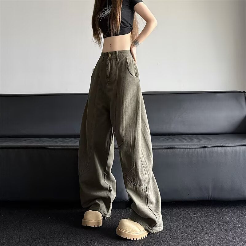 Silhouette Design Curved Knife Jeans